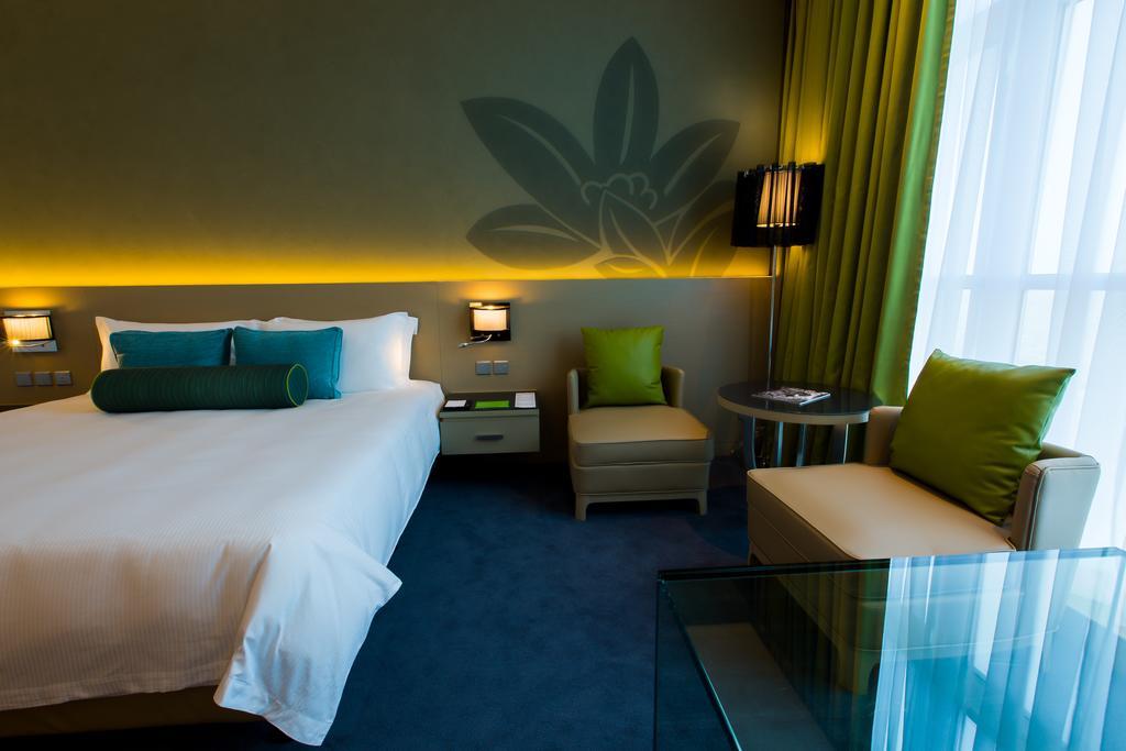 ดาวน์ทาวน์ โรตานา Hotel มานามา ภายนอก รูปภาพ A room at the hotel