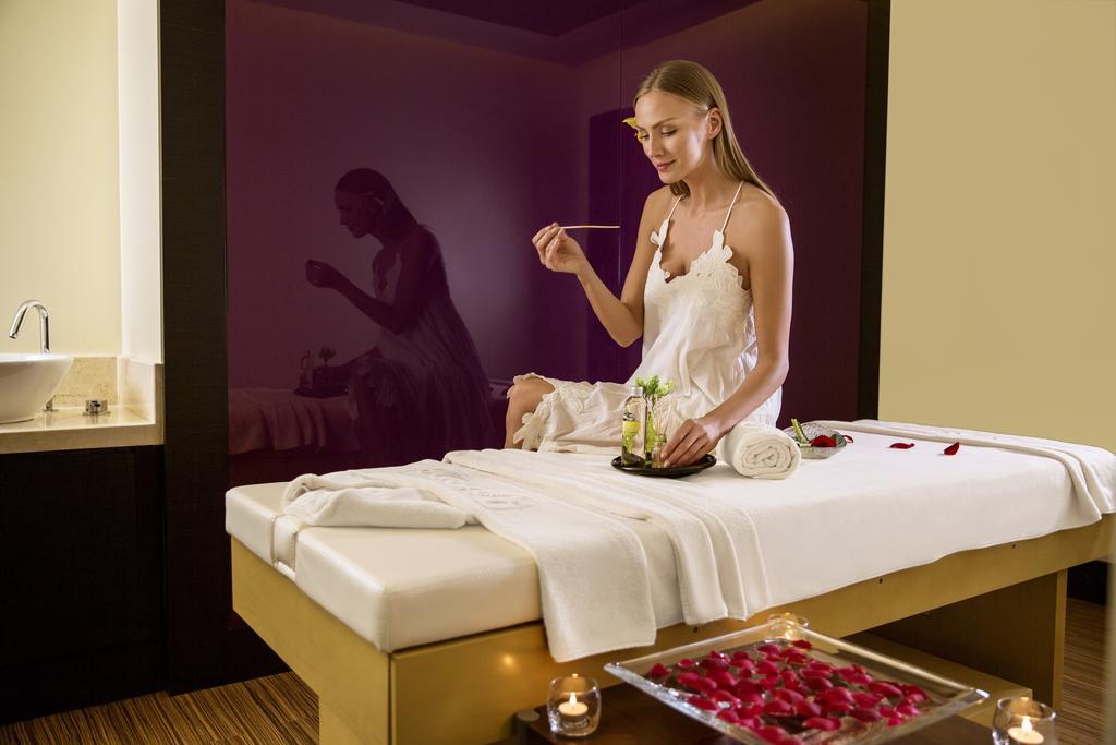 ดาวน์ทาวน์ โรตานา Hotel มานามา ภายนอก รูปภาพ A spa in India