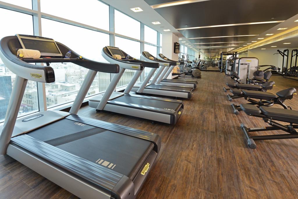 ดาวน์ทาวน์ โรตานา Hotel มานามา ภายนอก รูปภาพ A row of treadmills