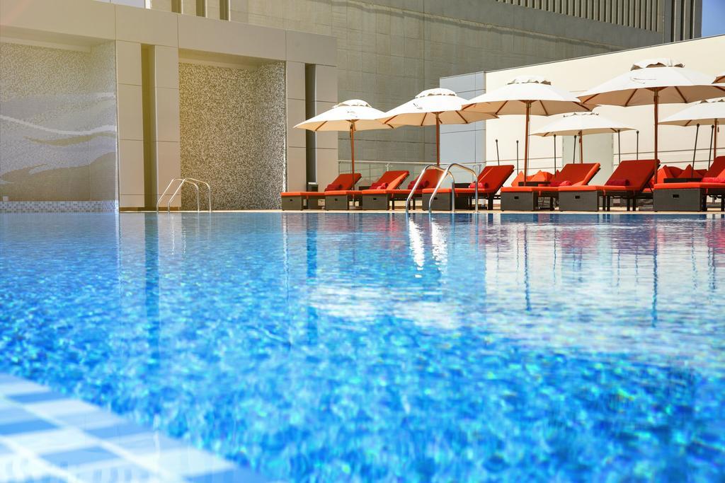 ดาวน์ทาวน์ โรตานา Hotel มานามา ภายนอก รูปภาพ The pool at the hotel