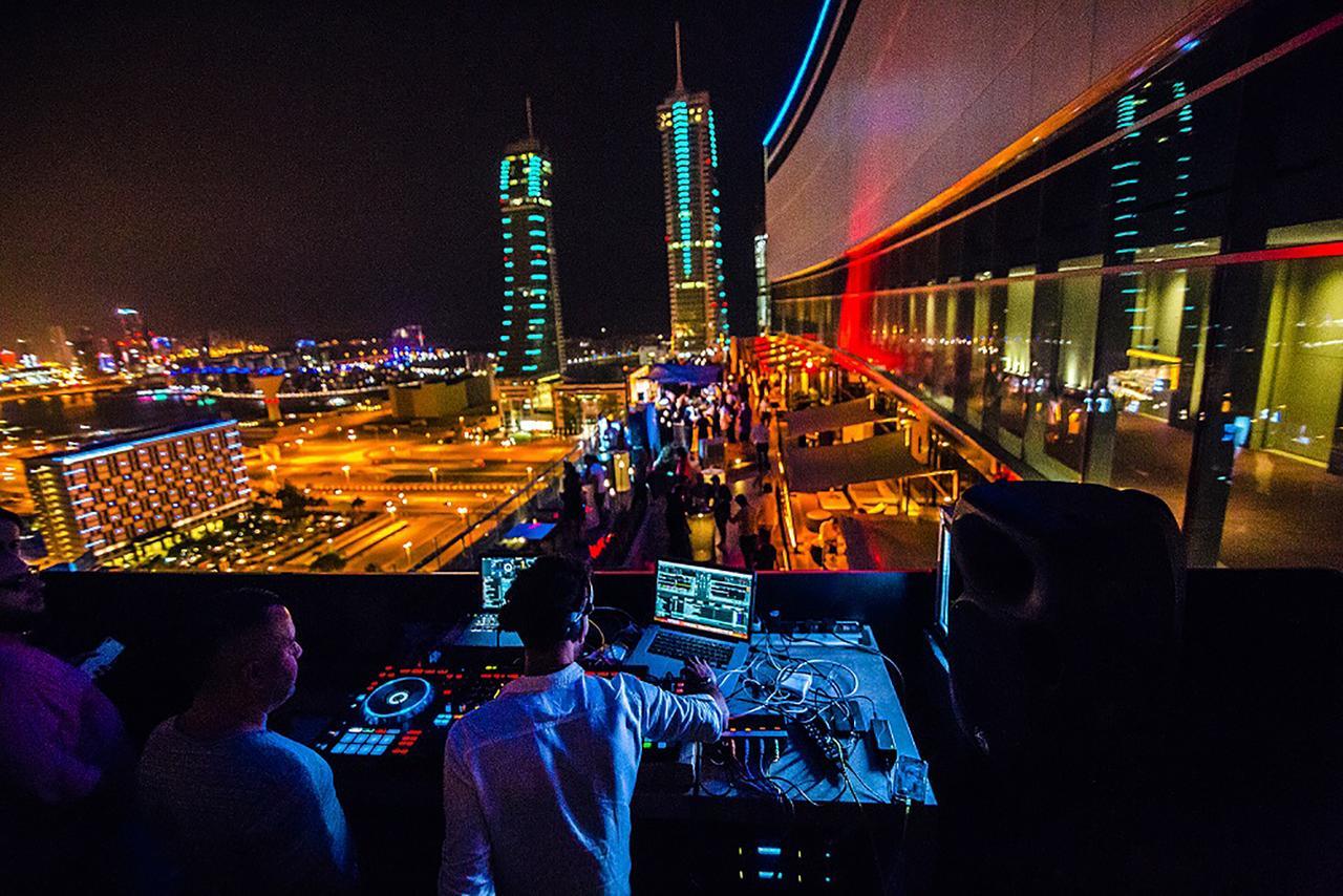 ดาวน์ทาวน์ โรตานา Hotel มานามา ภายนอก รูปภาพ View from the 360° lounge