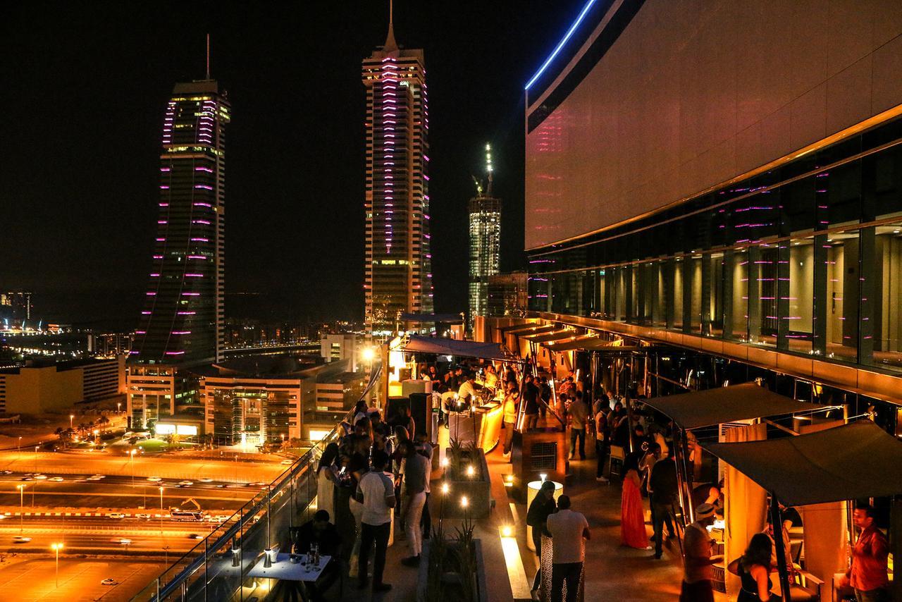 ดาวน์ทาวน์ โรตานา Hotel มานามา ภายนอก รูปภาพ Sky Bar