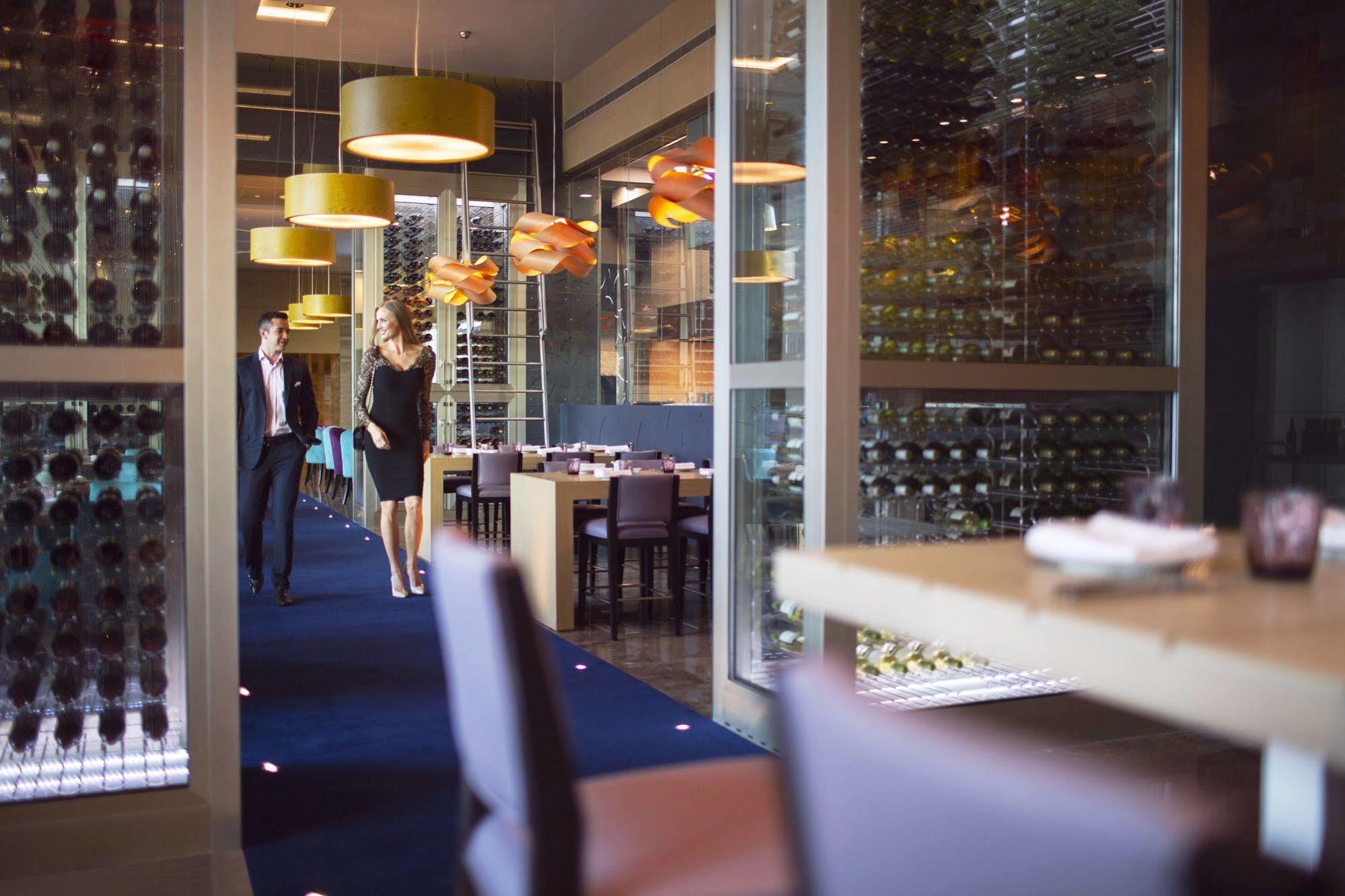 ดาวน์ทาวน์ โรตานา Hotel มานามา ภายนอก รูปภาพ Restaurant