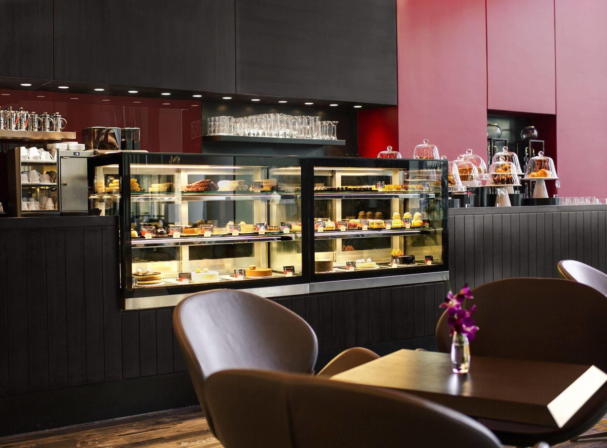 ดาวน์ทาวน์ โรตานา Hotel มานามา ภายนอก รูปภาพ A pastry shop in Bangkok, Thailand