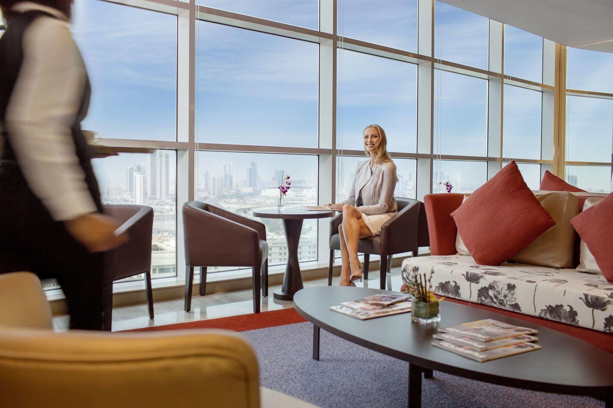 ดาวน์ทาวน์ โรตานา Hotel มานามา ภายนอก รูปภาพ A lounge at the airport